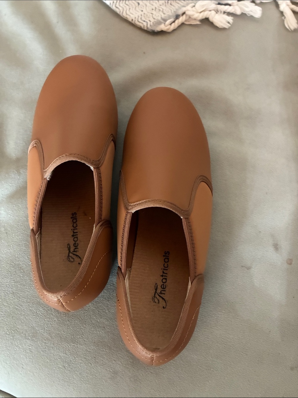 Kids size 1.5 slip on tap shoes